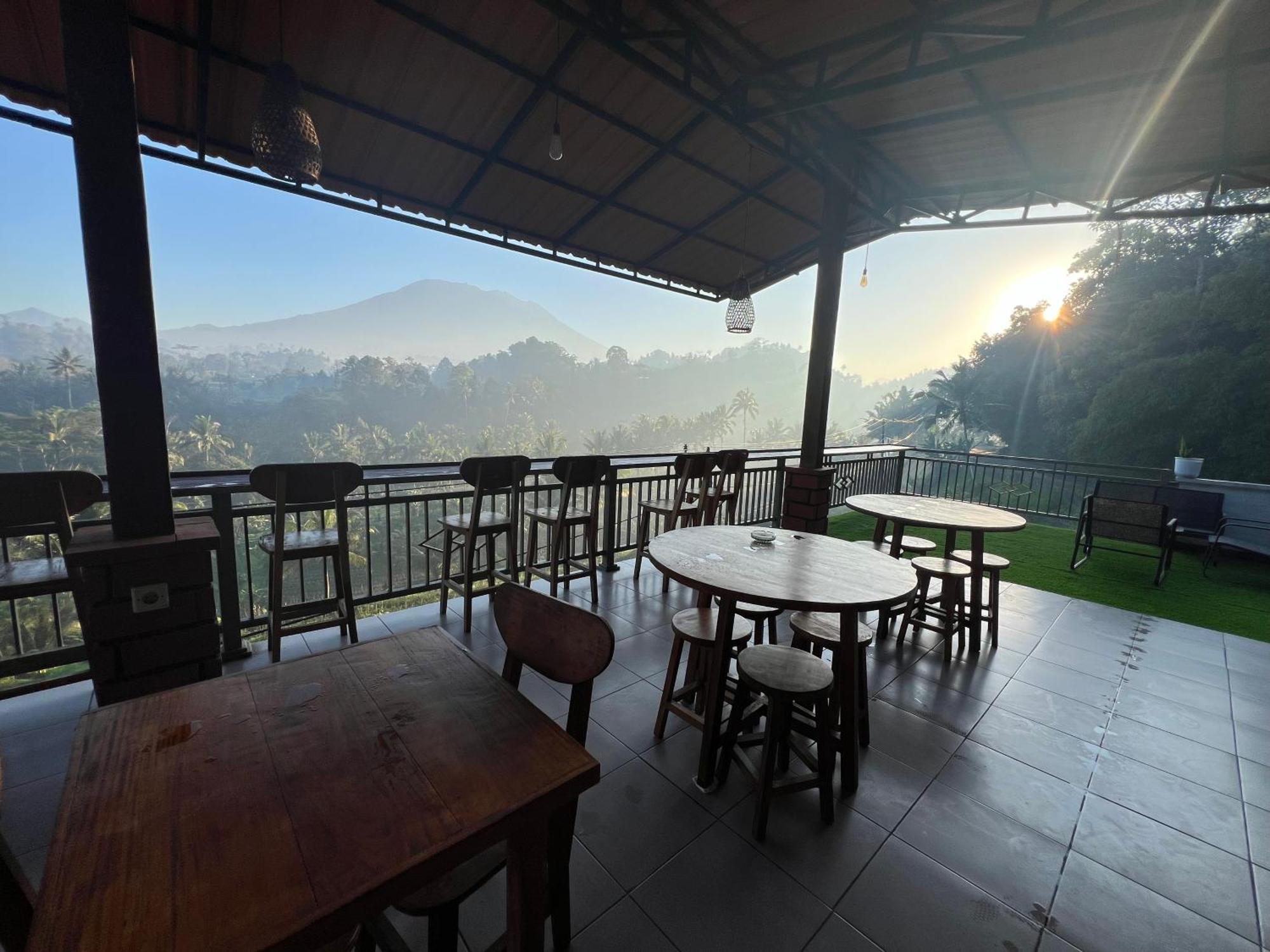 Bisbis House Iseh Village Selat 外观 照片